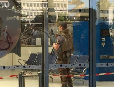 Γαλλία: Εκκενώθηκε τερματικός σταθμός στο αεροδρόμιο της Νίκαιας- Δύο ελεγχόμενες εκρήξεις (φωτό)